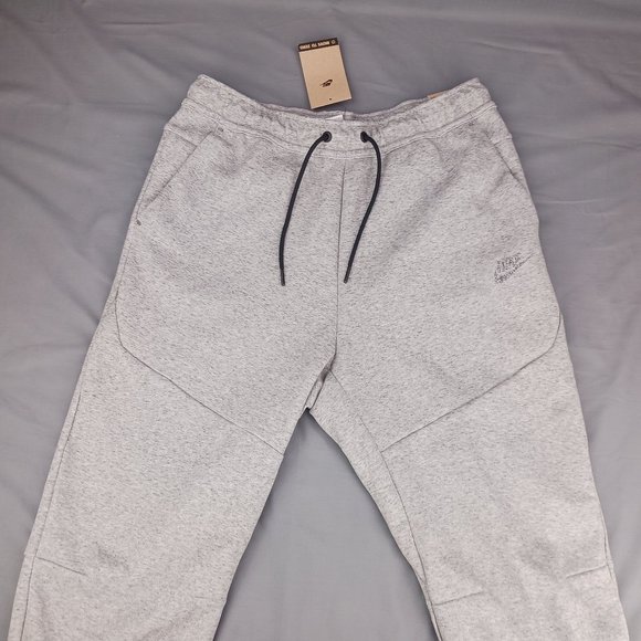 Nike Men's Sportswear Tech Fleece Joggers Grey DR9162 010 Mens Sizes - Picture 2 of 8
